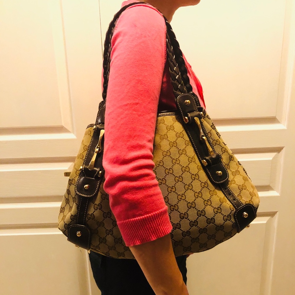 Gucci Pelham Shoulder Bag - Picture 8 of 10
